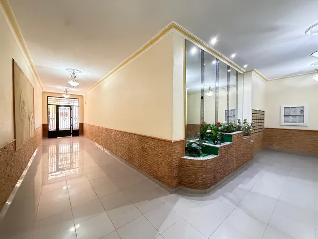 Apartamento reformado con vistas al mar con garaje incluido. 2 dorm. 1 baño. con superficie de 65 m2. playa a 100 metros. — 39