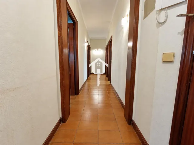 1ª planta de 102 m2 con patio en pleno centro de Alicante: edificio con ascensor — 11