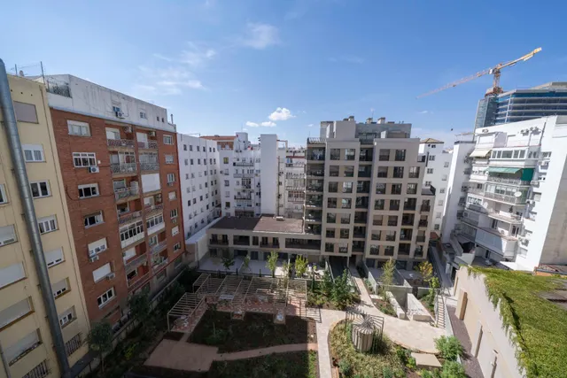 Vivienda clásica de 4 dormitorios con vistas a jardín en el barrio de Castellana — 14