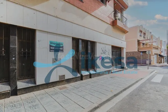 Se vende Local Comercial en la localidad de Almería - foto 2