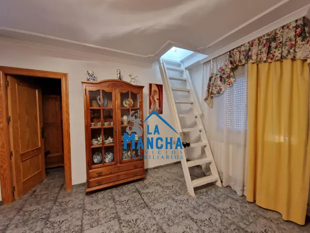 *180.000€* inmobiliaria la mancha vende parcela en Albacete — 28