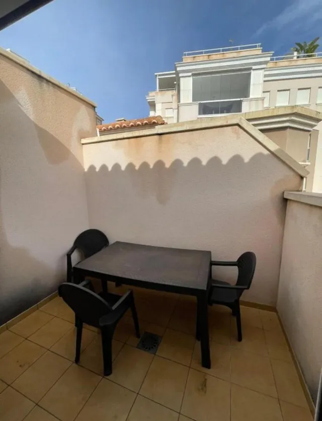 Amplio Adosado en Calas de Santiago Bernabeu , 3 dorm. 3 baños , Garaje , Piscina comun. etc. — 21