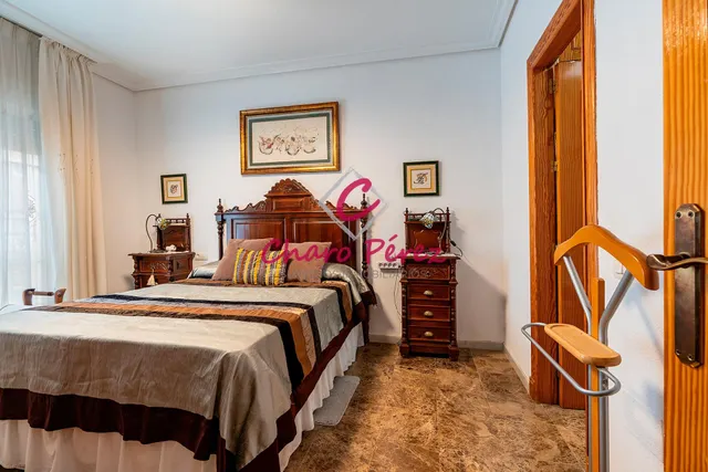 Vivienda en esquina lista para entrar a vivir en Aguadulce centro, zona Pedro Muñoz Seca. — 19