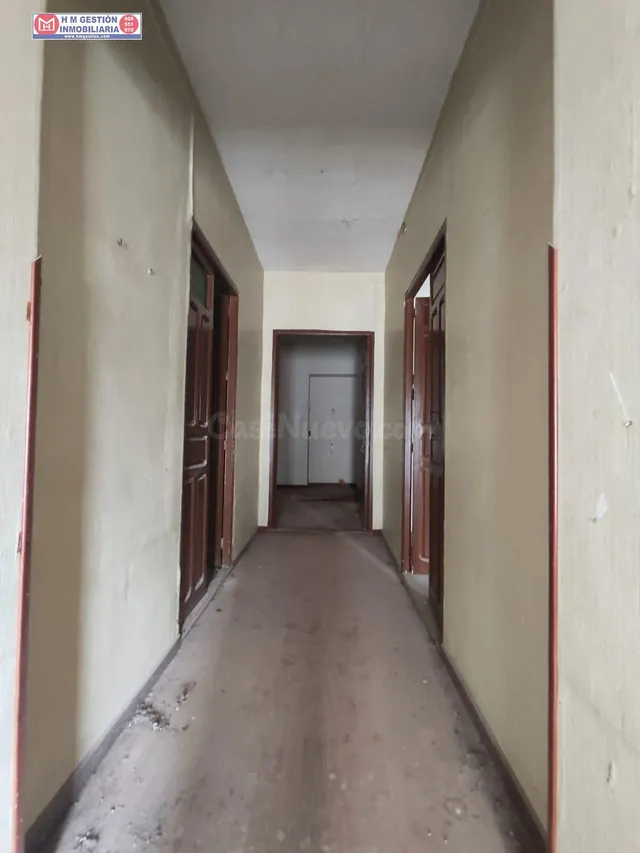 edificio de tres alturas con local comercial en calle Emilio - foto 4