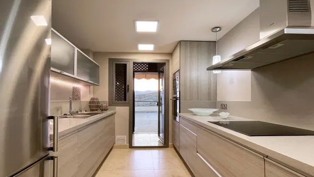 Apartamento de lujo en planta baja con vistas panorámicas al mar en los flamingos, Benahavís — 12