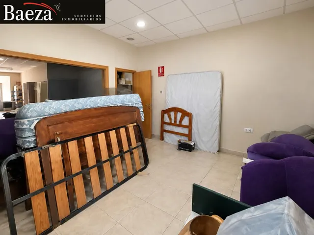 LOCAL COMERCIAL ACONDICIONADO — 12