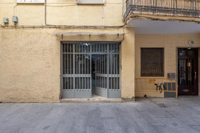 Estos dos grandes locales en pleno centro de Granada ofrecen una oportunidad única para tu negocio. — 3