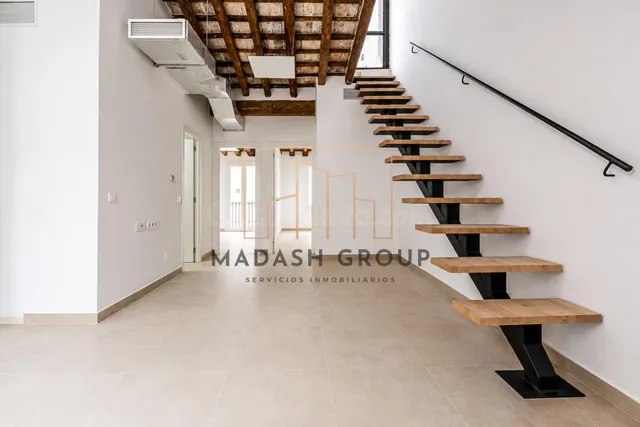Ático dúplex reformado con espectacular terraza de 20 m2 en 