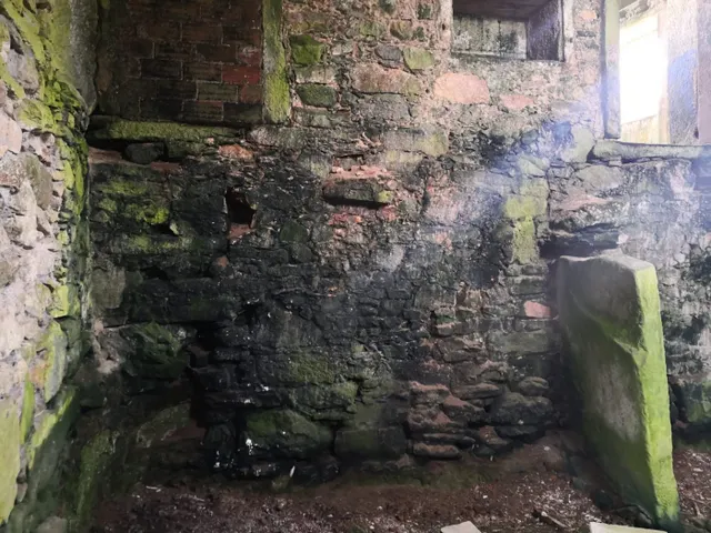 Conjunto de viviendas semirestauradas en Baio — 23