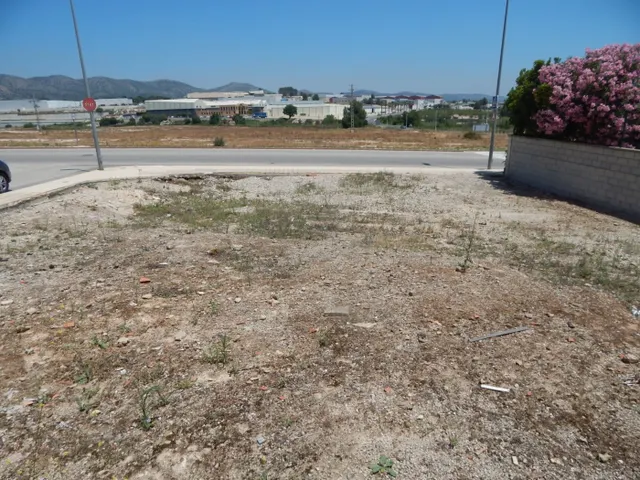 TERRENO URBANO ESQUINERO A LA VENTA EN AIELO DE MALFERIT!!! — 2