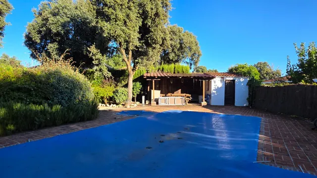 Chalet con piscina en Eurovillas — 12