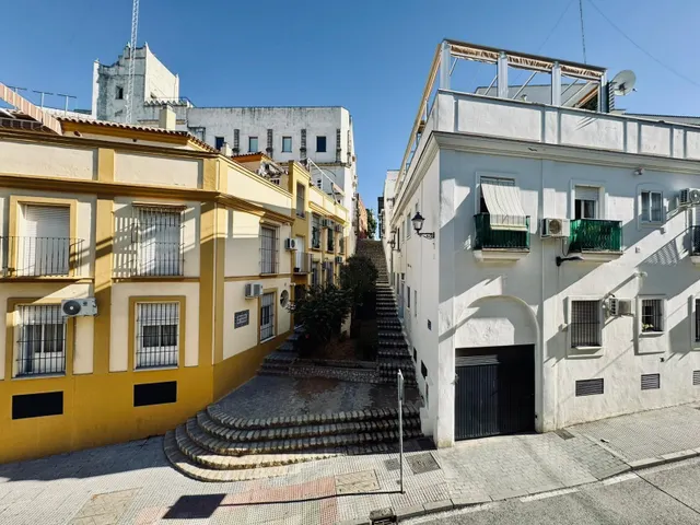 VIVIENDA SITUADA EN CALLE GANADO. — 42