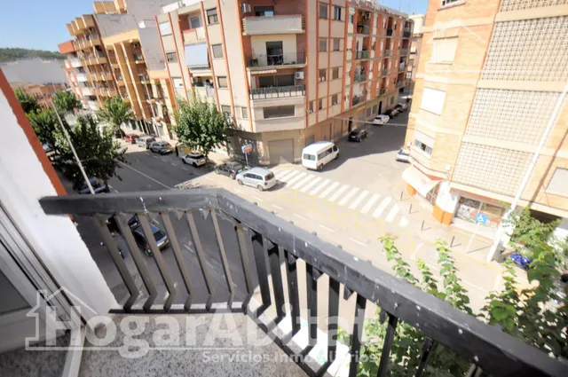 Luminoso piso esquinero con dos balcones y dos plazas de garaje incluidas — 33