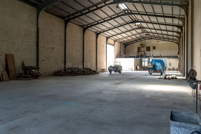 Nave industrial con vivienda y gran terreno en venta en Delt - foto 2
