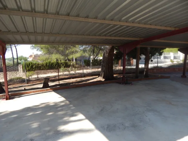 CASA DE CAMPO CON TERRENO URBANIZABLE EN ONTINYENT. — 26