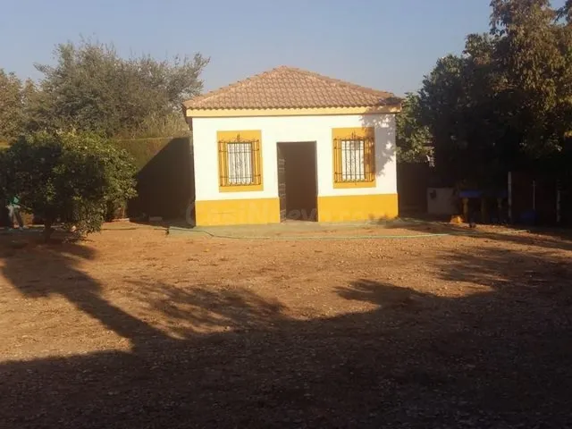 ZONA LA PERLA - Parcela de 1.000m2 con setos. Tiene un salon