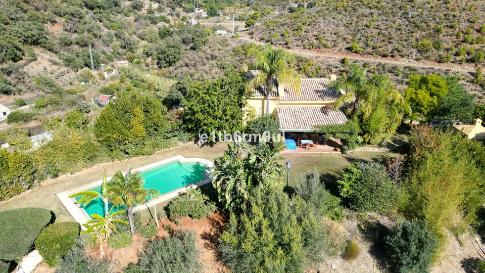Finca rústica 5 habitaciones 375m² en venta - Ojen pueblo