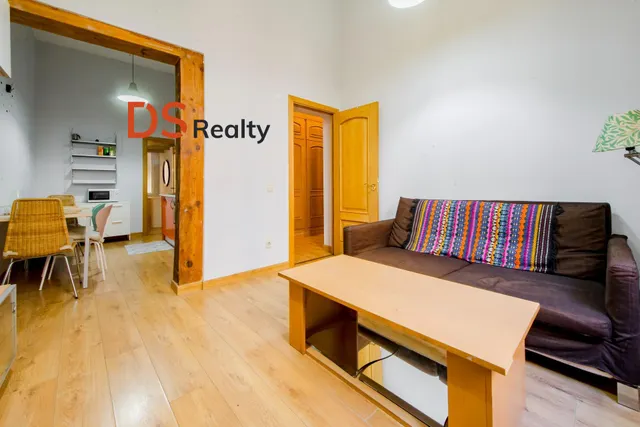 EXCLUSIVA VIVIENDA EXTERIOR Y MUY LUMINOSA CON DOS ESPACIOS INDEPENDIENTES A 30 METROS DE PLAZA DE ESPAÑA — 17