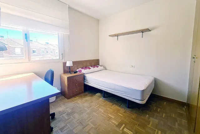 EN ALQUILER ÚLTIMA HABITACIÓN PARA ESTUDIANTES EN CHALET DE 