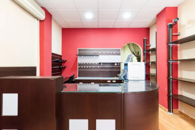 OPORTUNIDAD DE LOCAL COMERCIAL CON POSIBILIDADDADES DE CAMBIO DE USO A VIVIENDA — 4