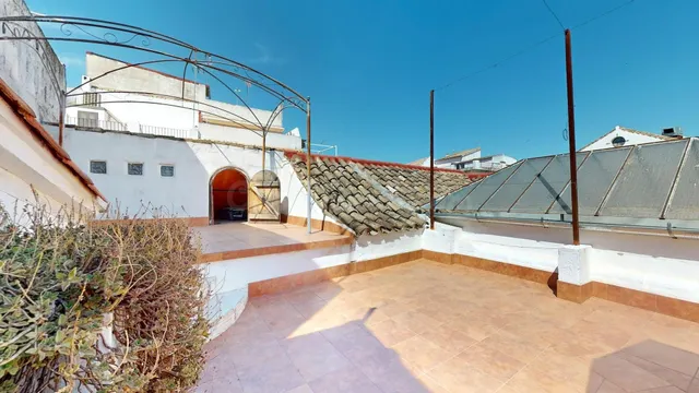 Casa de 2 plantas más buhardilla en calle Lucano-Potro - foto 3