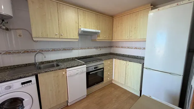 ¡Vistas despejadas al mar desde un piso 11 en Residencial El Brezo! — 11