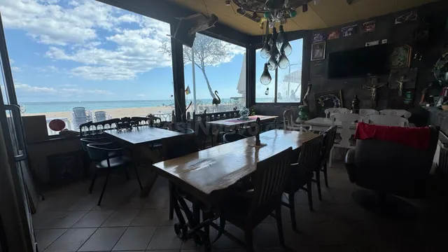 En venta Bar-Restaurante en primera línea de mar en Platja d - foto 3