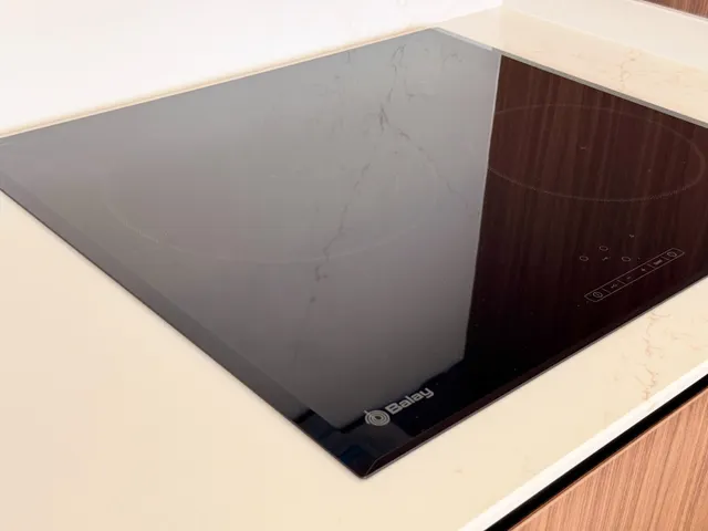 Piso reformado de 3 dormitorios y 2 baños a 200 metros del mar en el centro de Torrevieja — 31