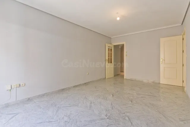 Piso en Alquiler SIN MUEBLES en el Corazón de Granada - foto 3