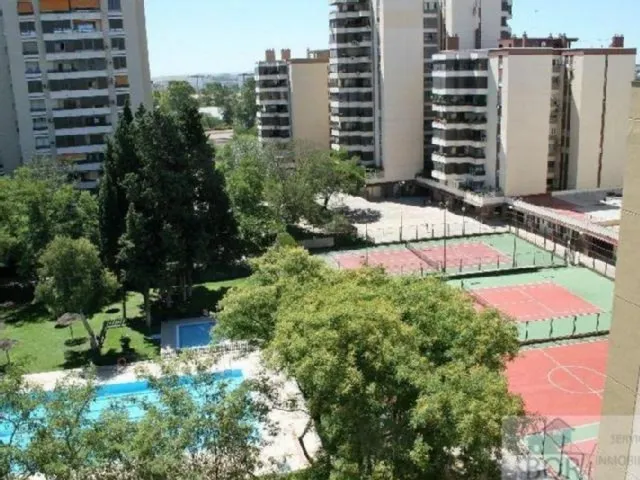PLAZA DE PARKING EN JEREZ DE LA FRONTERA — 2