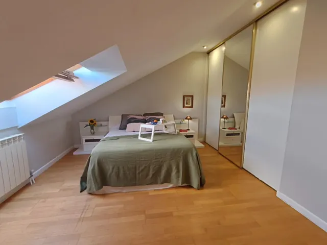 ENAMORATE A UN PESTAÑEO ¡Tu nuevo hogar en Villaobispo te está esperando! ✨ — 11