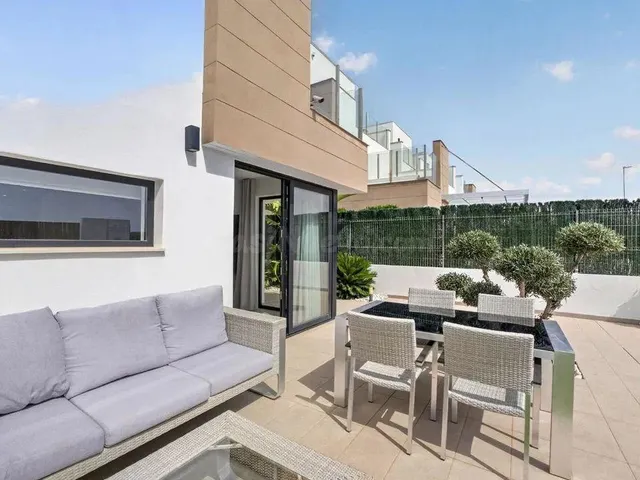 VILLA MODERNA CON PISCINA PRIVADA Y SOLARIUM EN LA AZOTEA | EL RASO, GUARDAMAR — 29