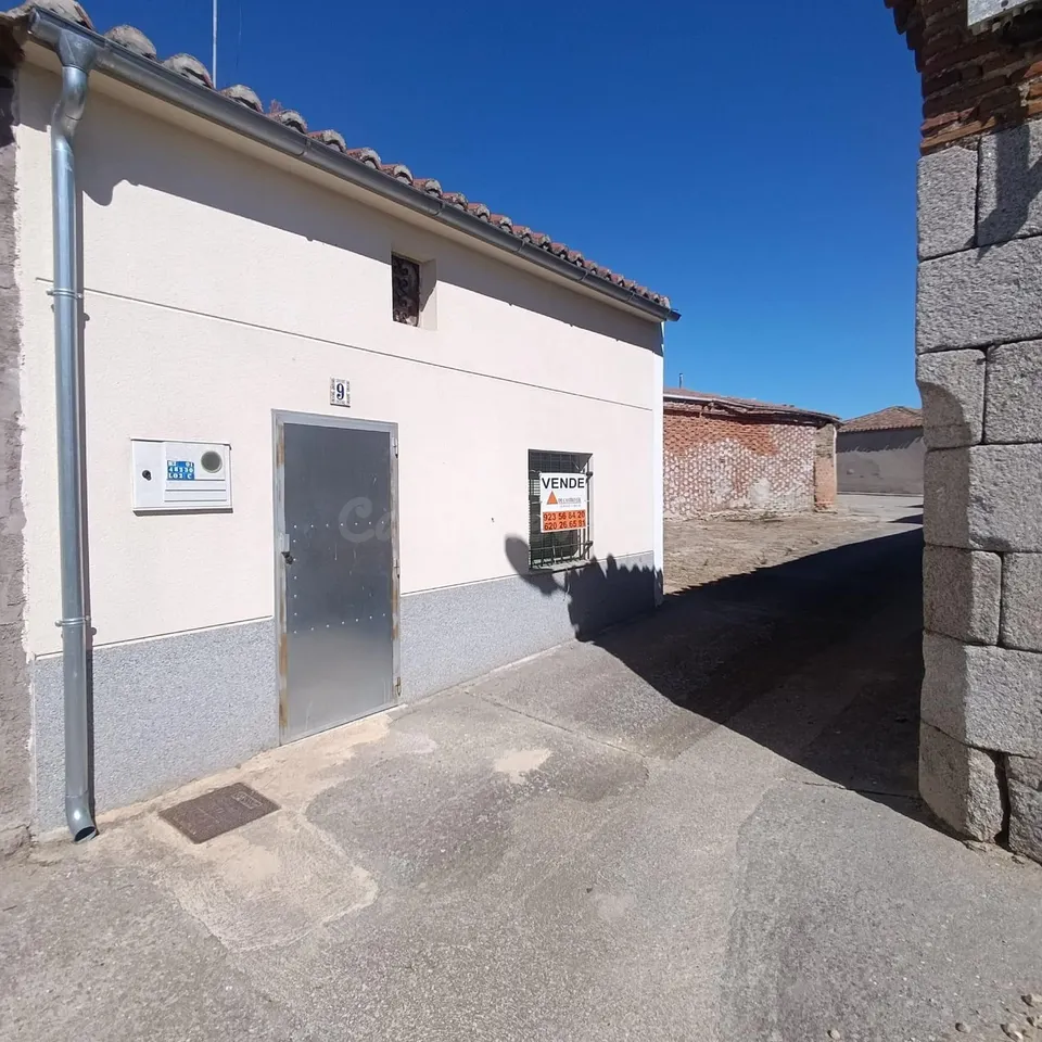 Bonita casa de pueblo con patio