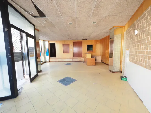 SE VENDE LOCAL COMERCIAL EN MOLLET DEL VALLES