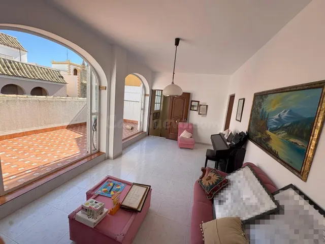 Amplia Casa de Tres Plantas en el Corazón de Morón de la Frontera — 22
