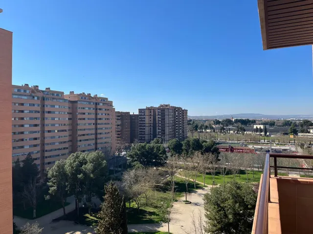 Amplio y Luminoso Piso en Romareda con Vistas al Parque ✨ — 7