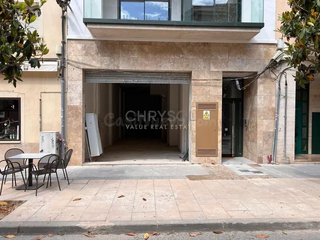 Local comercial de obra nueva en el corazón del puerto de Ca