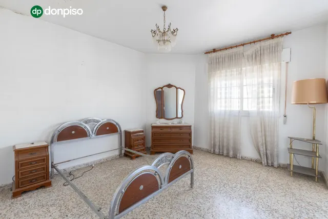 Edificio con gran potencial de inversión en La Zubia — 44