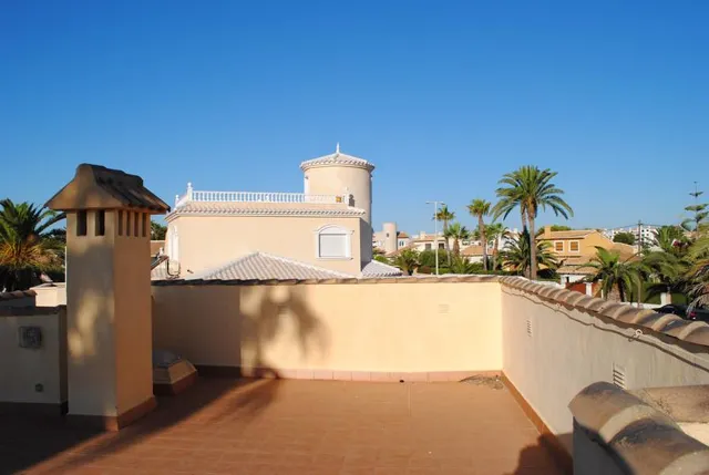 Parcela con proyecto de chalet en Cabo Roig — 34