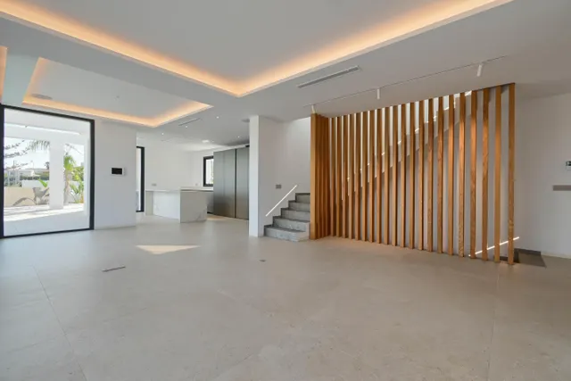 Villa 4 habitaciones 621m² en venta - playa fustera — 39