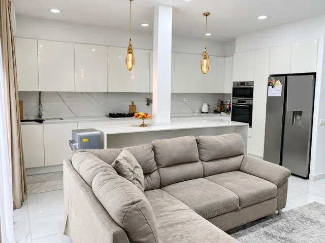 ¡ESPECTACULAR CASA EN EL CENTRO DE VILADECANS! - foto 5