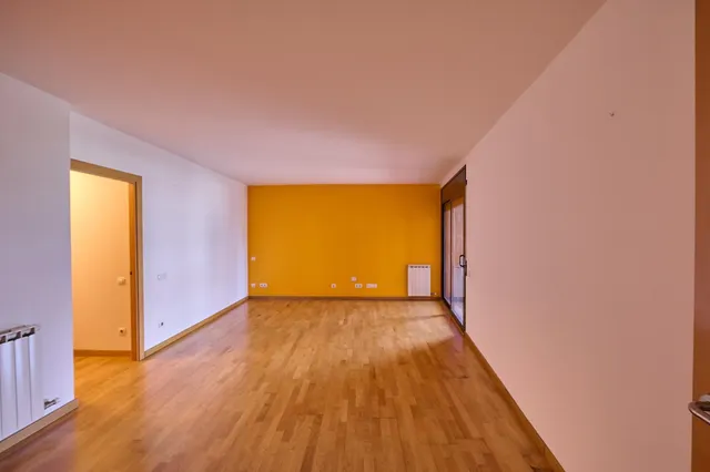 PISO DE 3 HAB CON BALCÓN, PK, Trastero y Piscina Comunitaria — 15