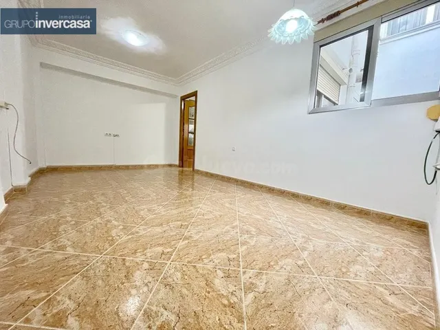 Segundo piso sin ascensor, con inquilino, se encuentra situa - foto 2