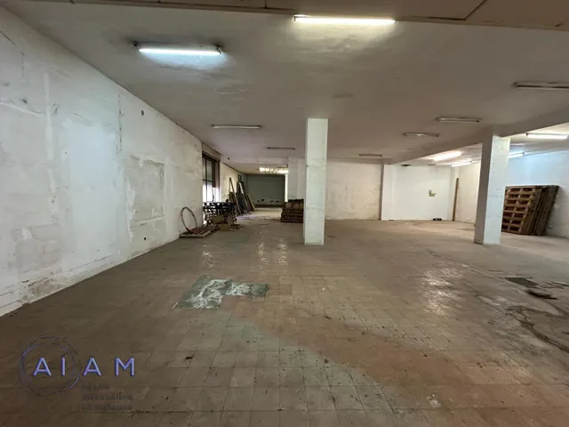 LOCAL COMERCIAL EN VENTA — 27