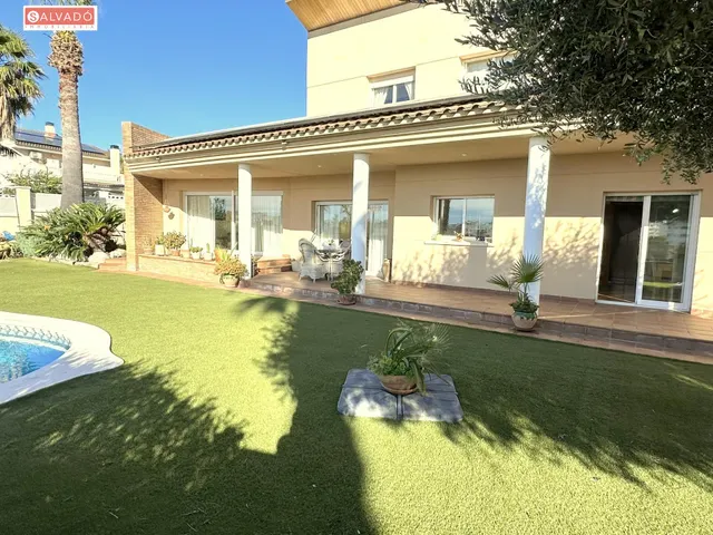 ¡CHALET ESQUINERO CON PISCINA PRIVADA Y VISTAS AL MAR EN EL MAS MEL! — 5