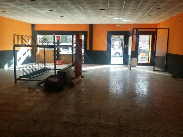 LOCAL COMERCIAL AMPLIO ZONA DE PASO — 4