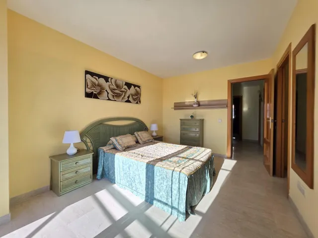 Chalet esquinero adosado en Vilafortuny — 27