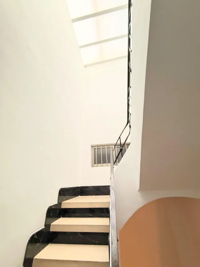 Casa señorial en el centro de Cullera con planta baja (garaje) y dos viviendas independientes. — 47