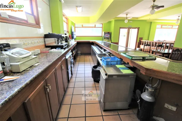 CAFETERÍA-RESTAURANTE EN ZONA UNIVERSITARIA — 26