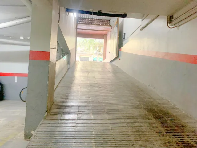 Se vende plaza de aparcamiento en Eixample / Sant Antoni (Barcelona). — 7